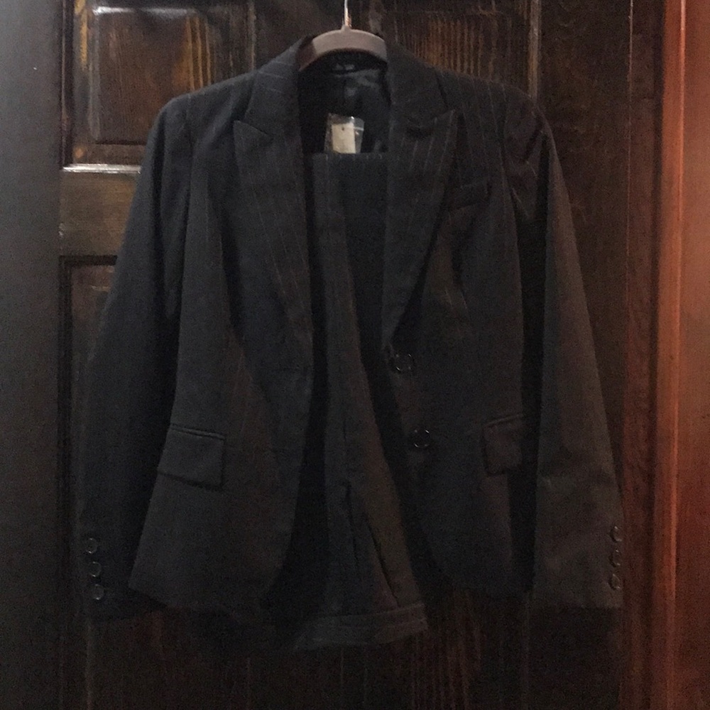 NEW WITH TAGS Woman’s Theory Suit